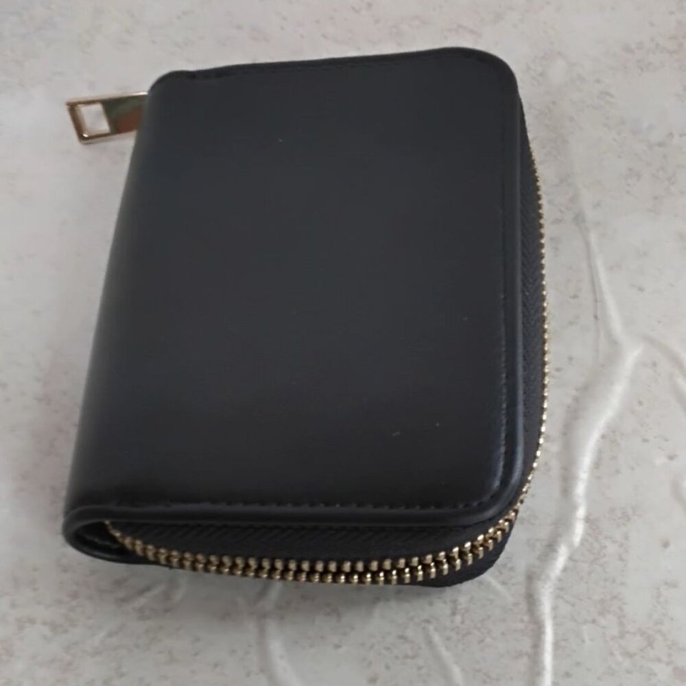 A New Day black zipper closure wallet